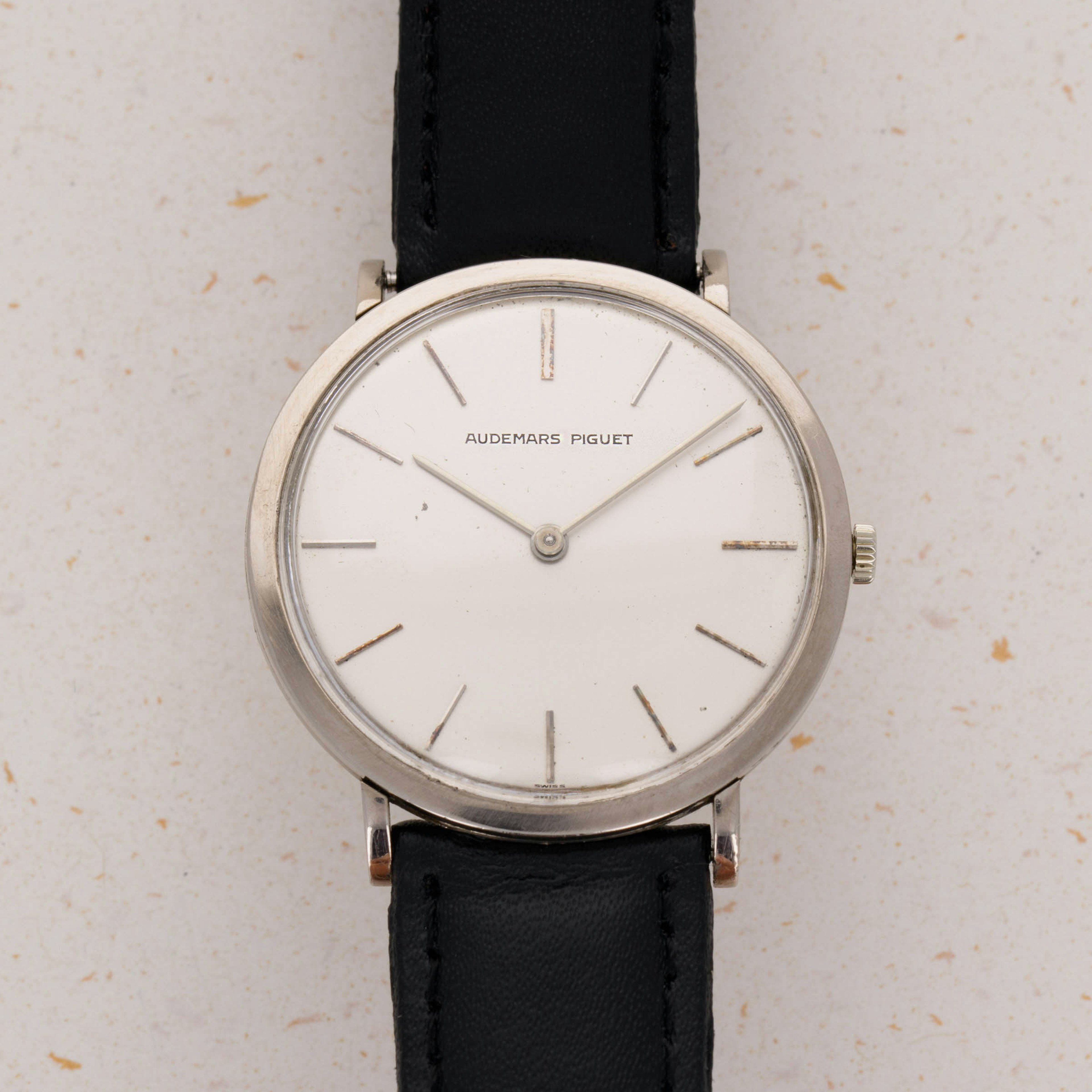 Thin manual wind discount watch